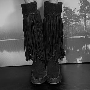 Mock Minnetonka Moccasin Boots (Black)